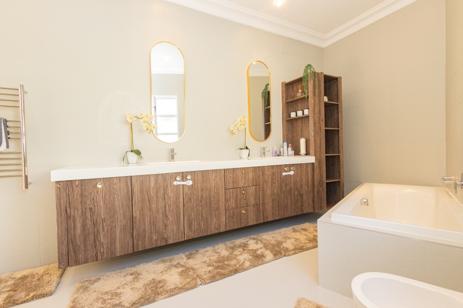 7 Bedroom Property for Sale in Flamingo Vlei Western Cape